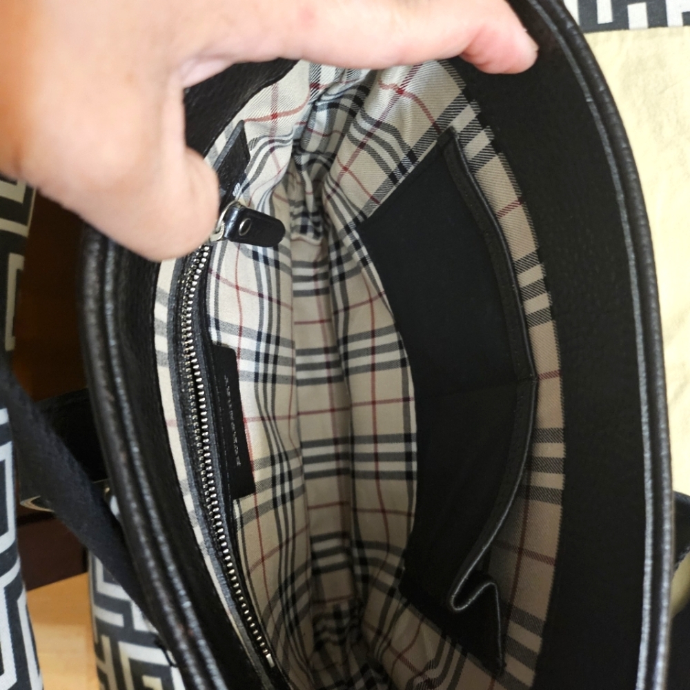(Sold)Authentic Burberry crossbody bag UNISEX - Picture 7 of 13